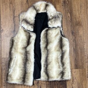 🔥Gallery Faux Fur Vest in Cream and Brown🔥